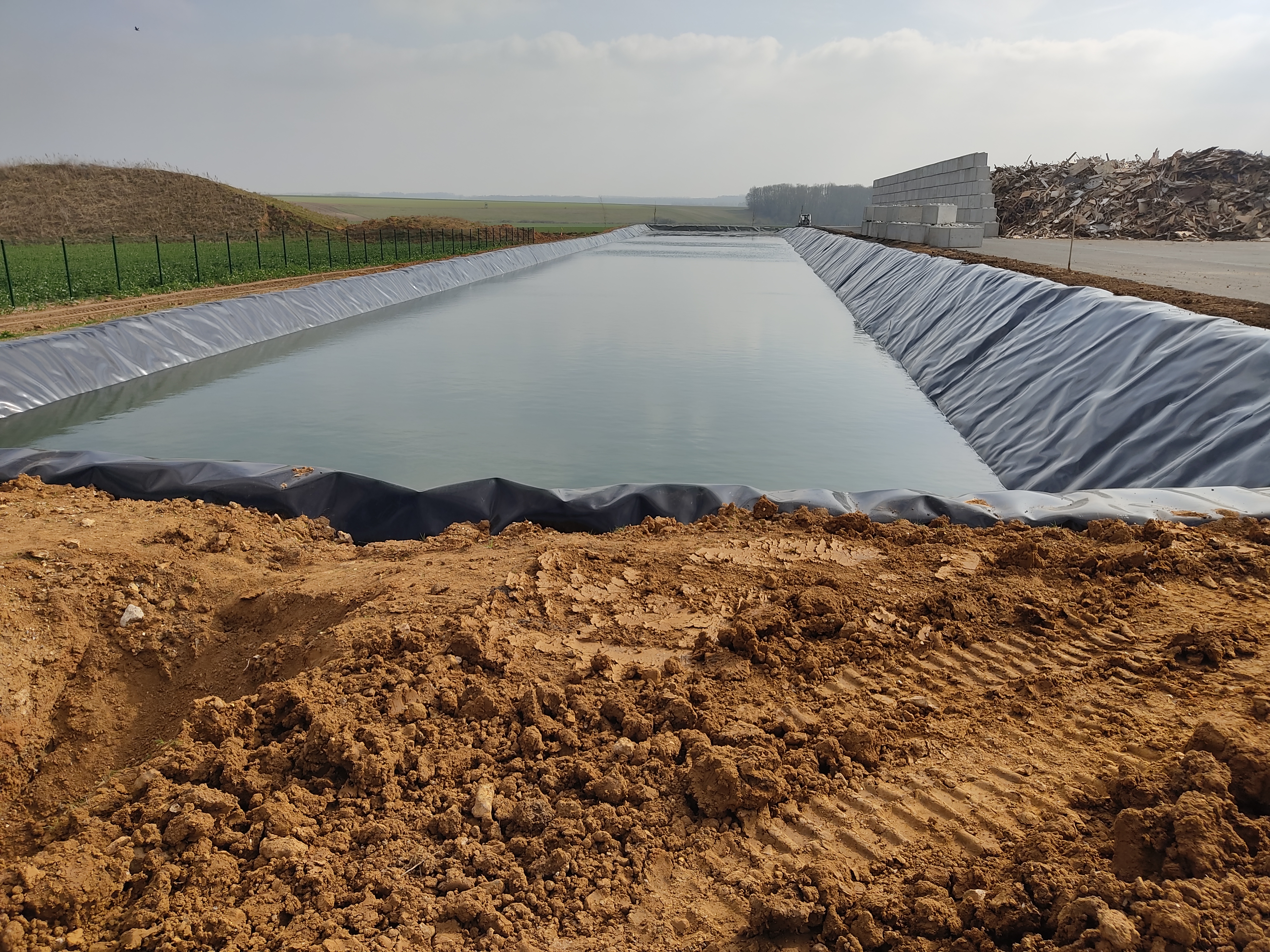 BASSIN DE RECUPERATION DES EAUX D'UNE PLATE FORME DE DECHETS   DPT60